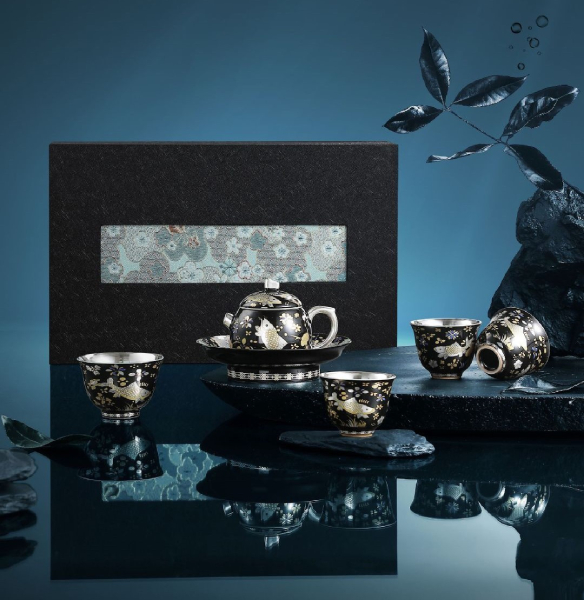 gilded-silver-tea-set-luxury.jpg