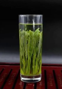 Brewing Taiping Houkui in glass