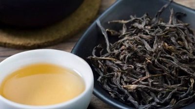 Brewing Dancong Oolong with Gaiwan