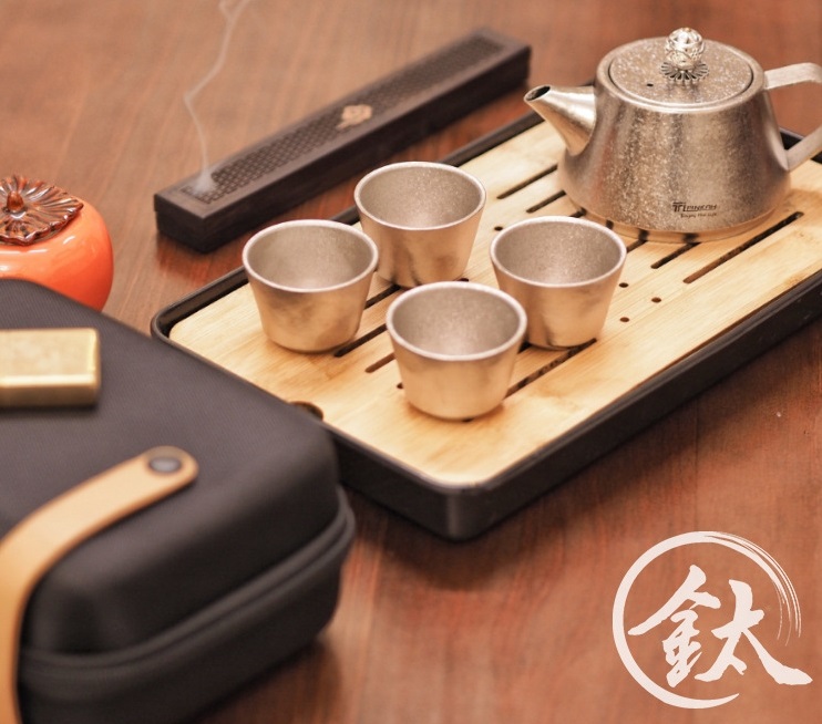 Travel tea set in nature