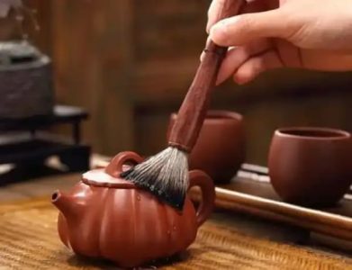 Using a Teapot Nurturing Brush