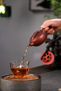 Brewing Wuyi tea with Yixing teapot
