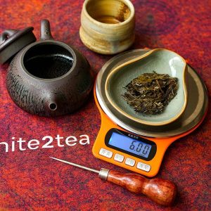 Measuring Tea Leaves for Gongfu
